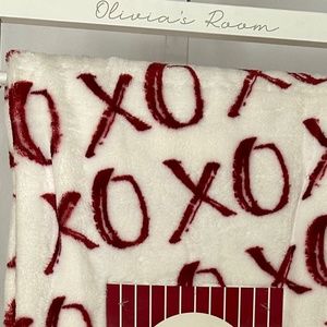 Valentine XOXO blanket throw